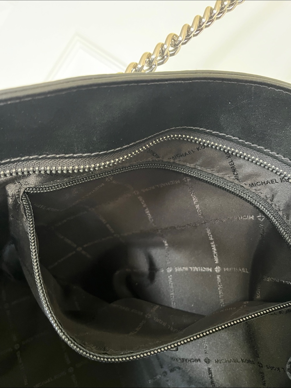Michael Kors Black/Gray Signature Logo Tote with Chain-Strap excellent condition - Picture 11 of 16